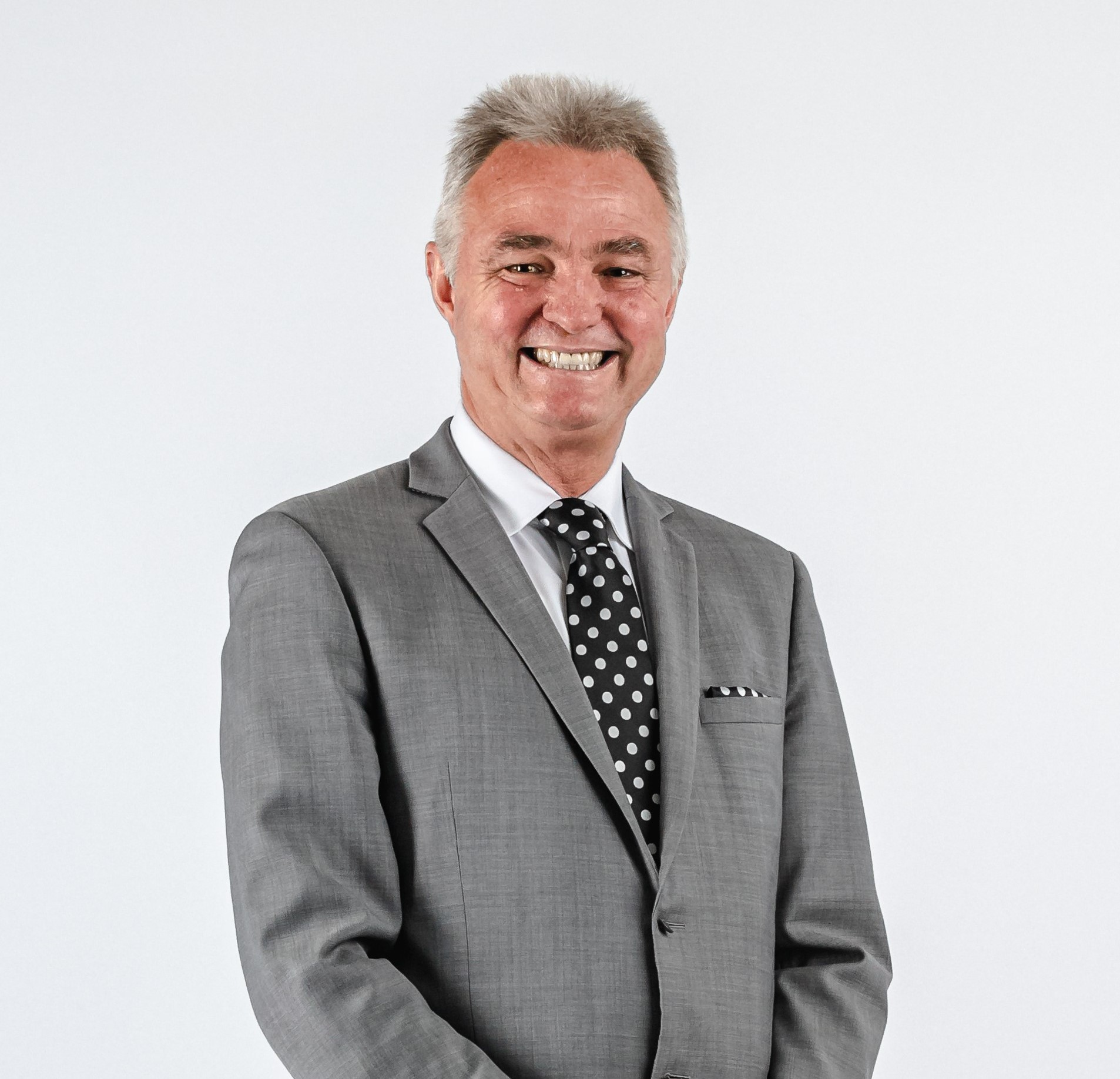 RIVERSIDE GROUND FLOOR APARTMENT WITH DIRECT ACCESS TO ADJOINING